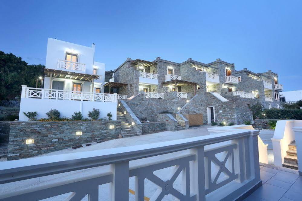 Aithra Apartments & Suites Гаврион Екстериор снимка