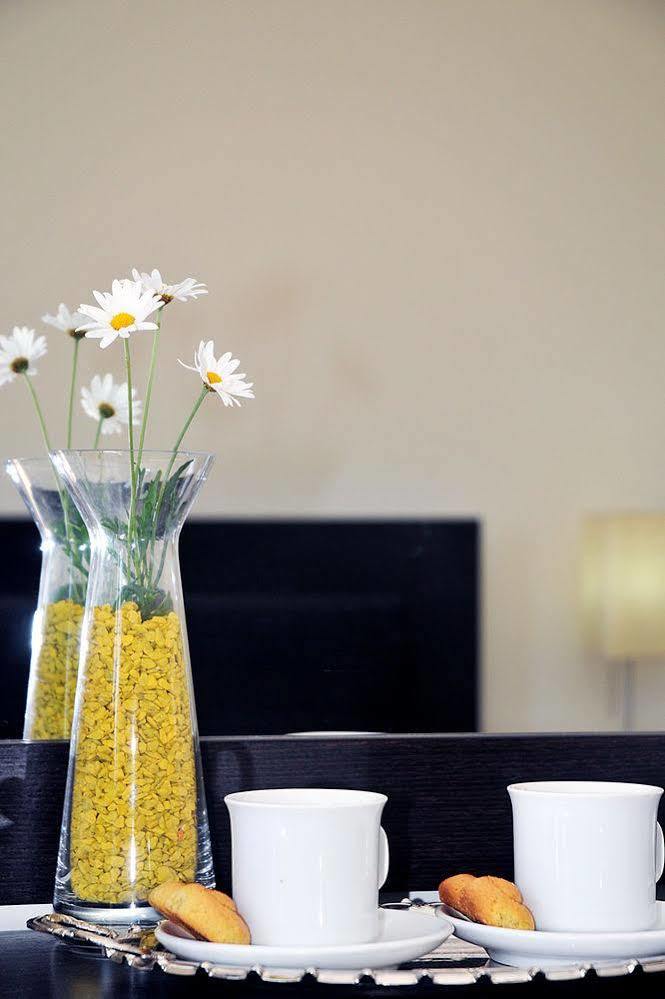 Aithra Apartments & Suites Гаврион Екстериор снимка
