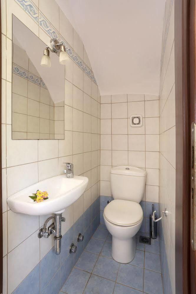 Aithra Apartments & Suites Гаврион Екстериор снимка