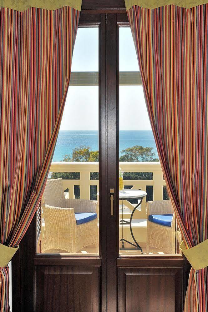 Aithra Apartments & Suites Гаврион Екстериор снимка
