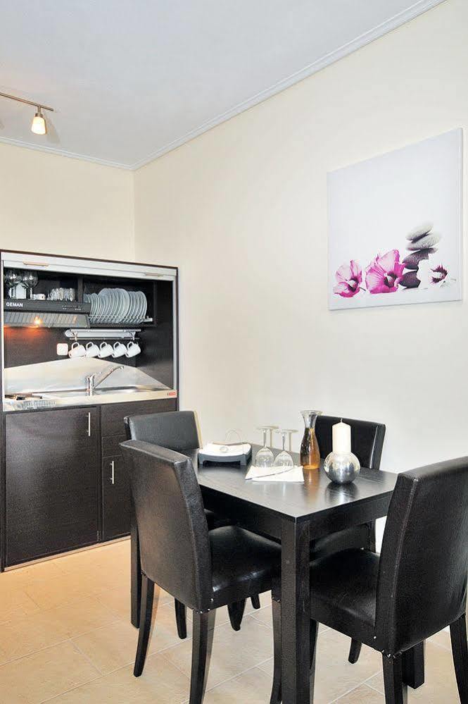 Aithra Apartments & Suites Гаврион Екстериор снимка
