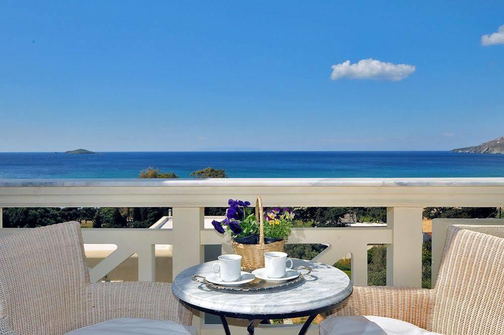 Aithra Apartments & Suites Гаврион Екстериор снимка