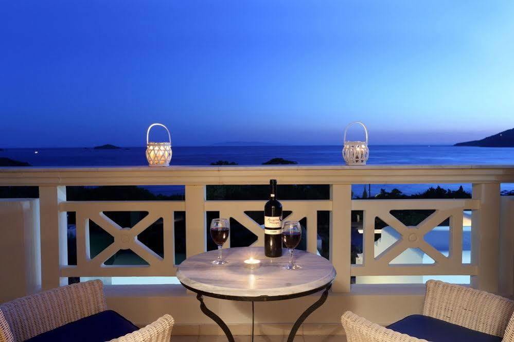 Aithra Apartments & Suites Гаврион Екстериор снимка
