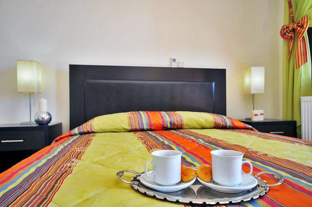 Aithra Apartments & Suites Гаврион Екстериор снимка