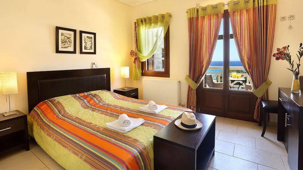 Aithra Apartments & Suites Гаврион Екстериор снимка